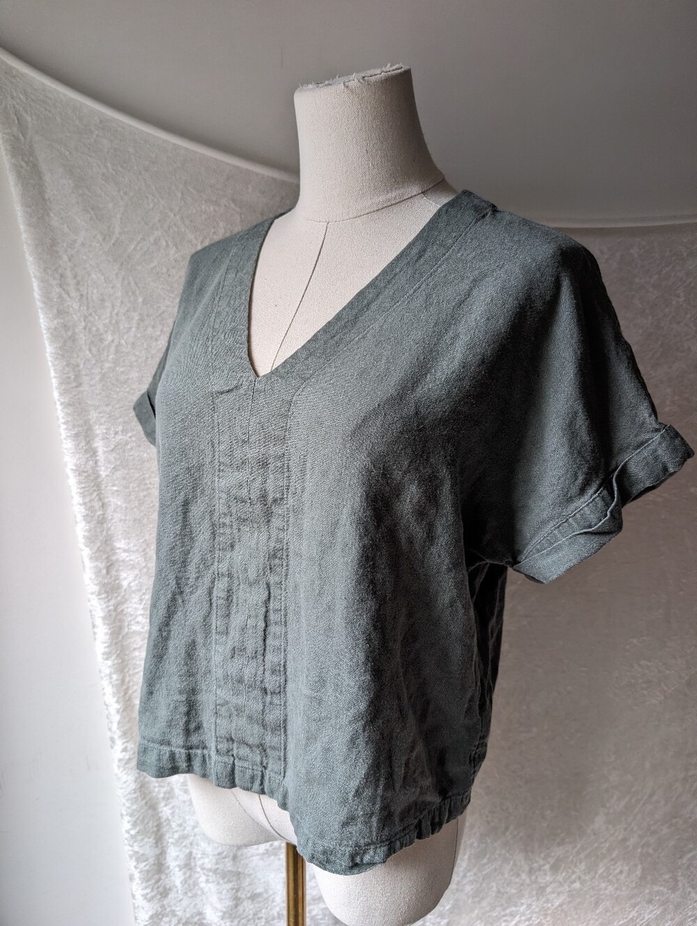 Universal Thread Linen Rayon Blend Short Sleeve V-neck Top